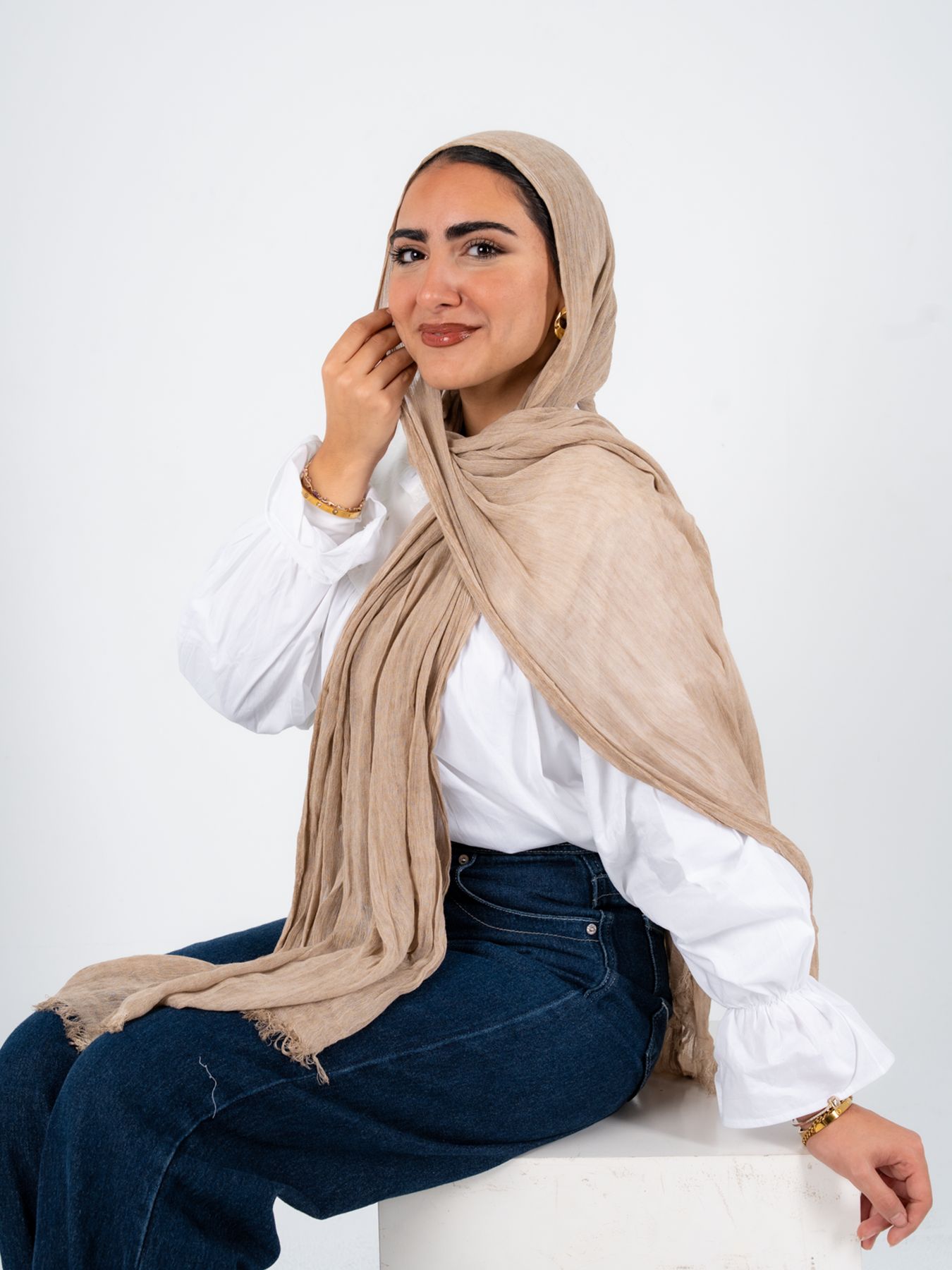 THT GIRL Ready To Go hijab in latte color, lightweight and stylish, displayed flat with soft fabric and neat edges.