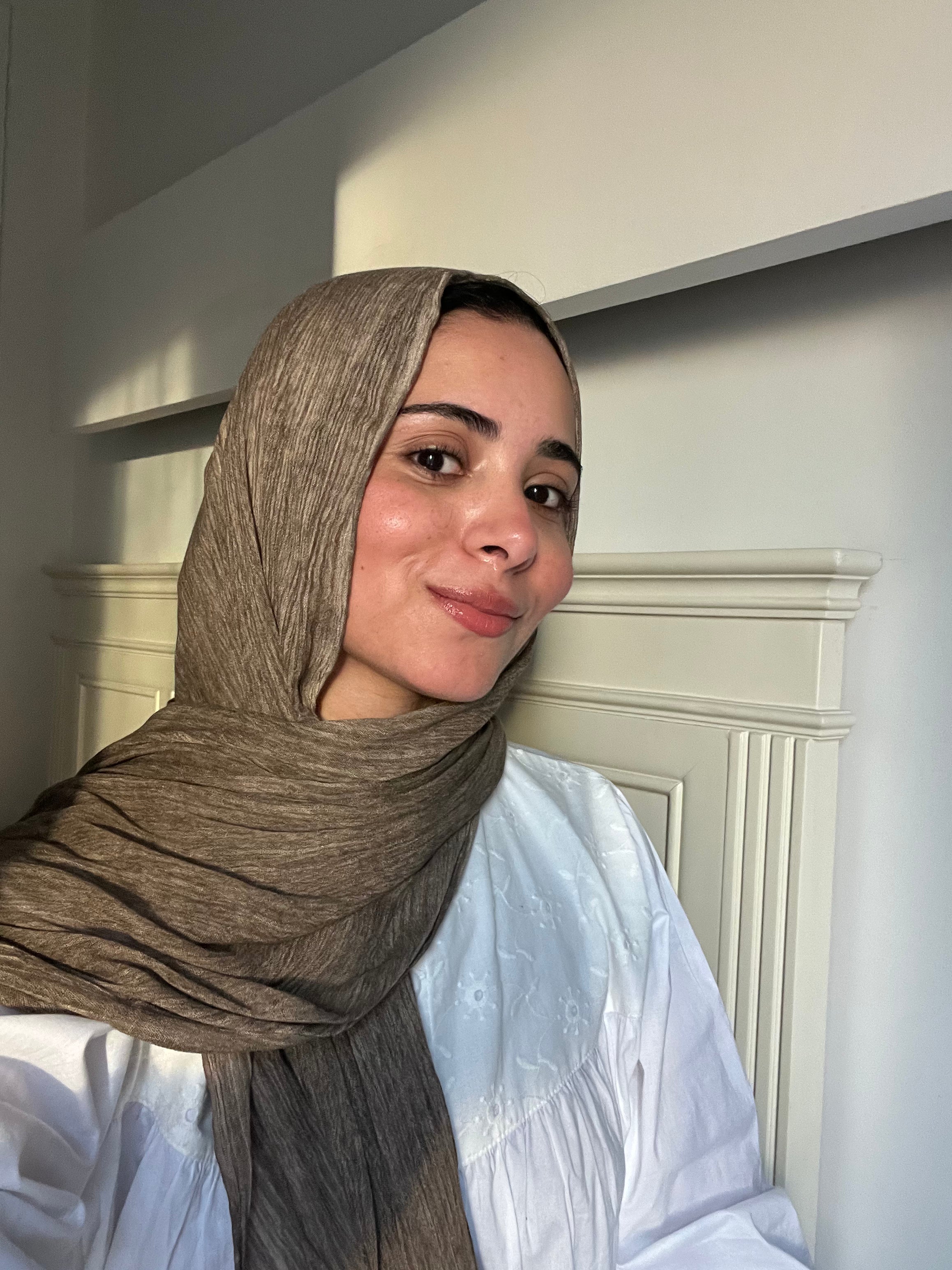 THT GIRL Ready To Go hijab in Cappuccino coffee color, soft fabric, and stylish design, displayed on a hanger.