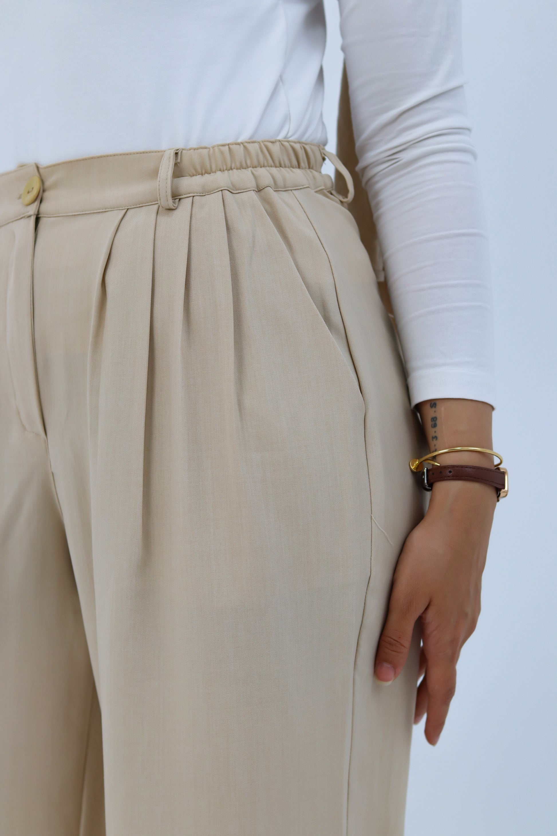 Beige loose pants from THT GIRL, featuring a relaxed fit and soft fabric, ideal for casual and comfortable wear.
