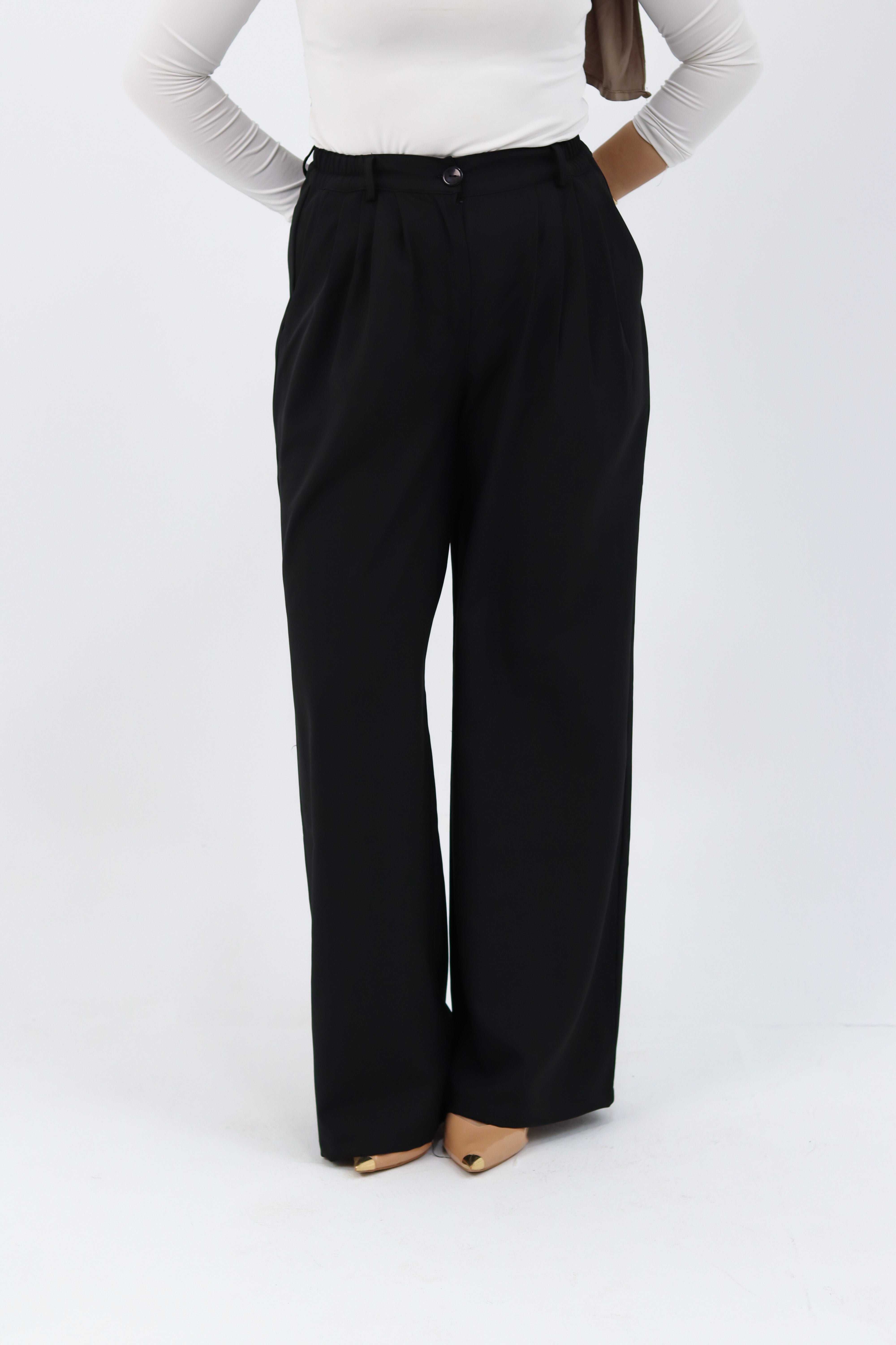 Black loose pants from THT GIRL with a relaxed fit and lightweight fabric, shown on a model.