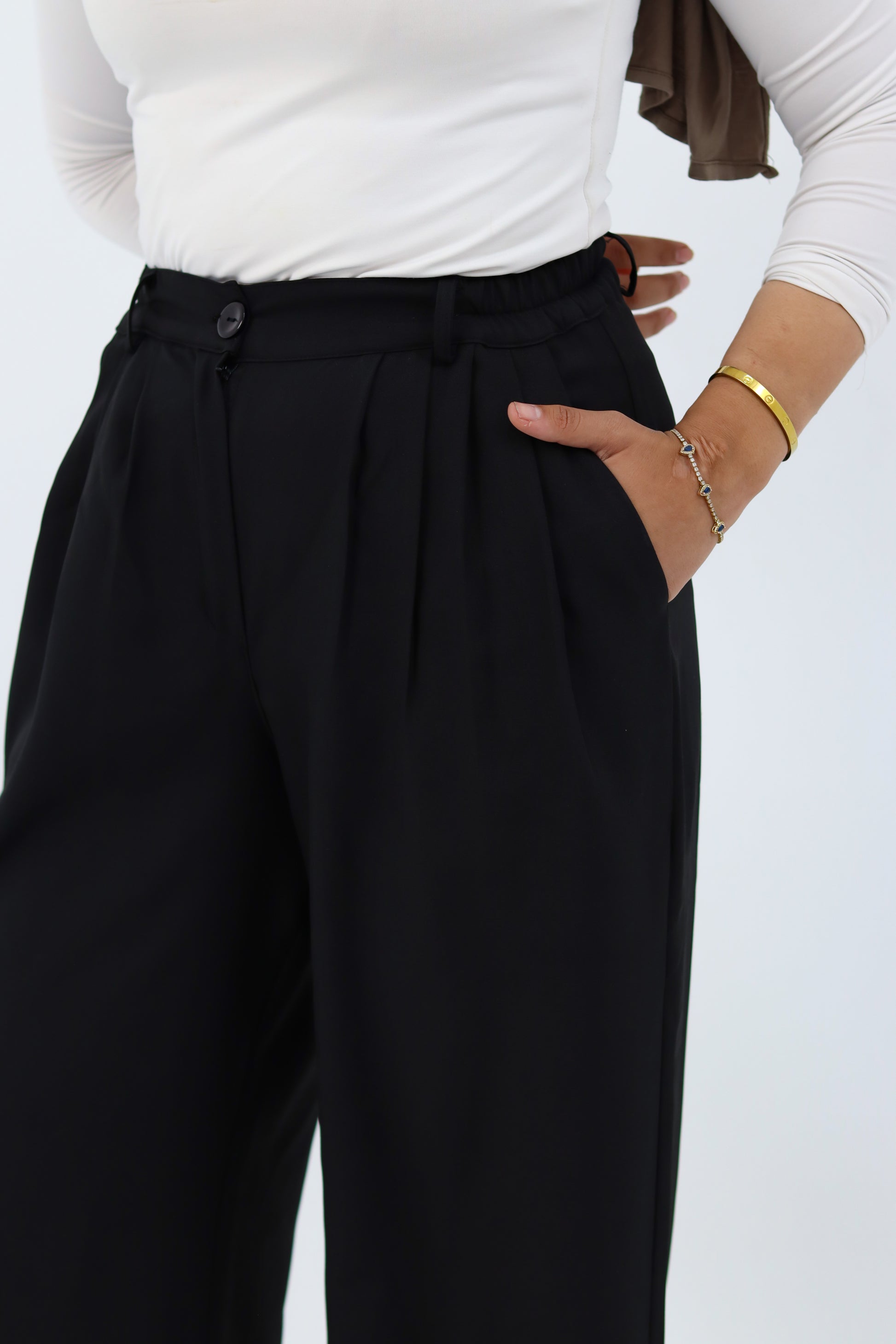 Black loose pants from THT Girl, featuring a relaxed fit and comfortable design, shown in the product image.