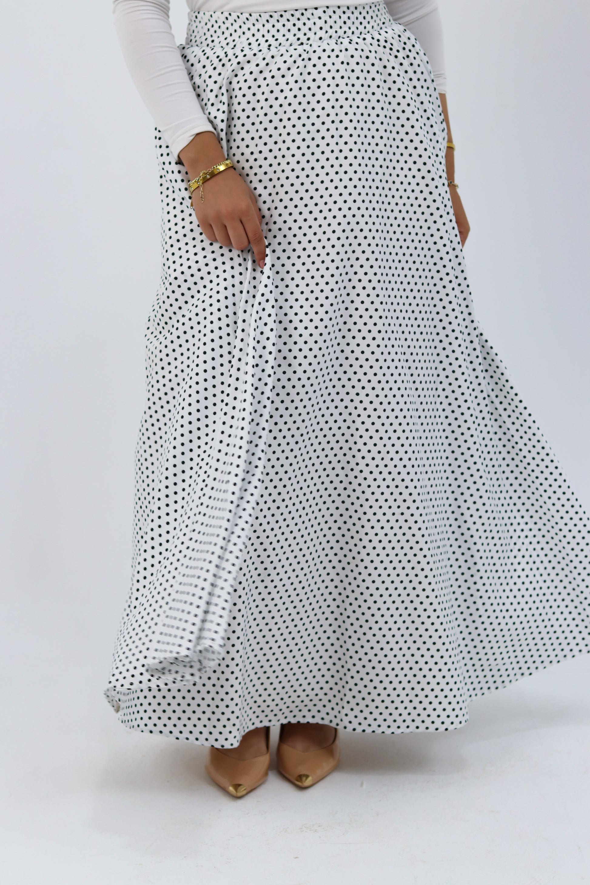 White Riviera blouse from THT GIRL, featuring a stylish design, modeled on a mannequin.