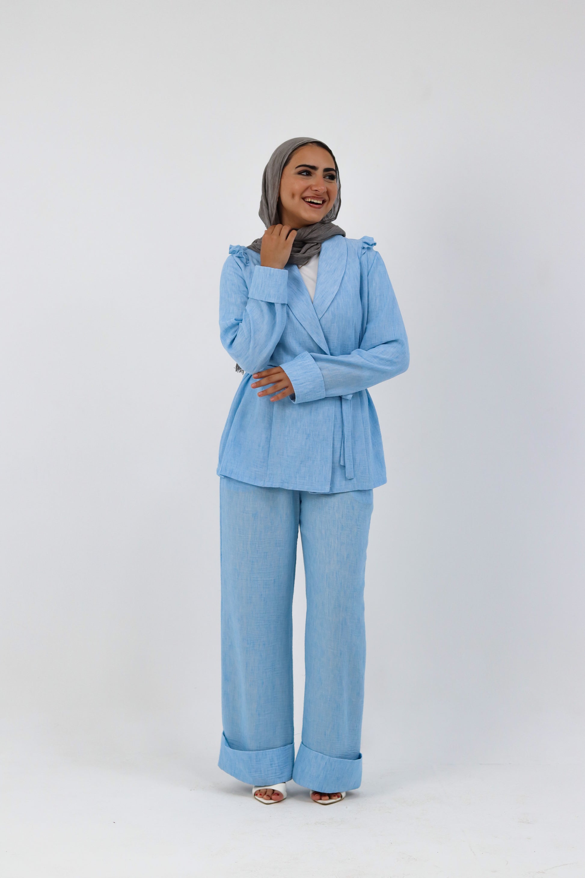 THT GIRL Roe Suit-Jeans fashion outfit featuring stylish denim jeans and a matching top, casual and trendy for everyday wear.