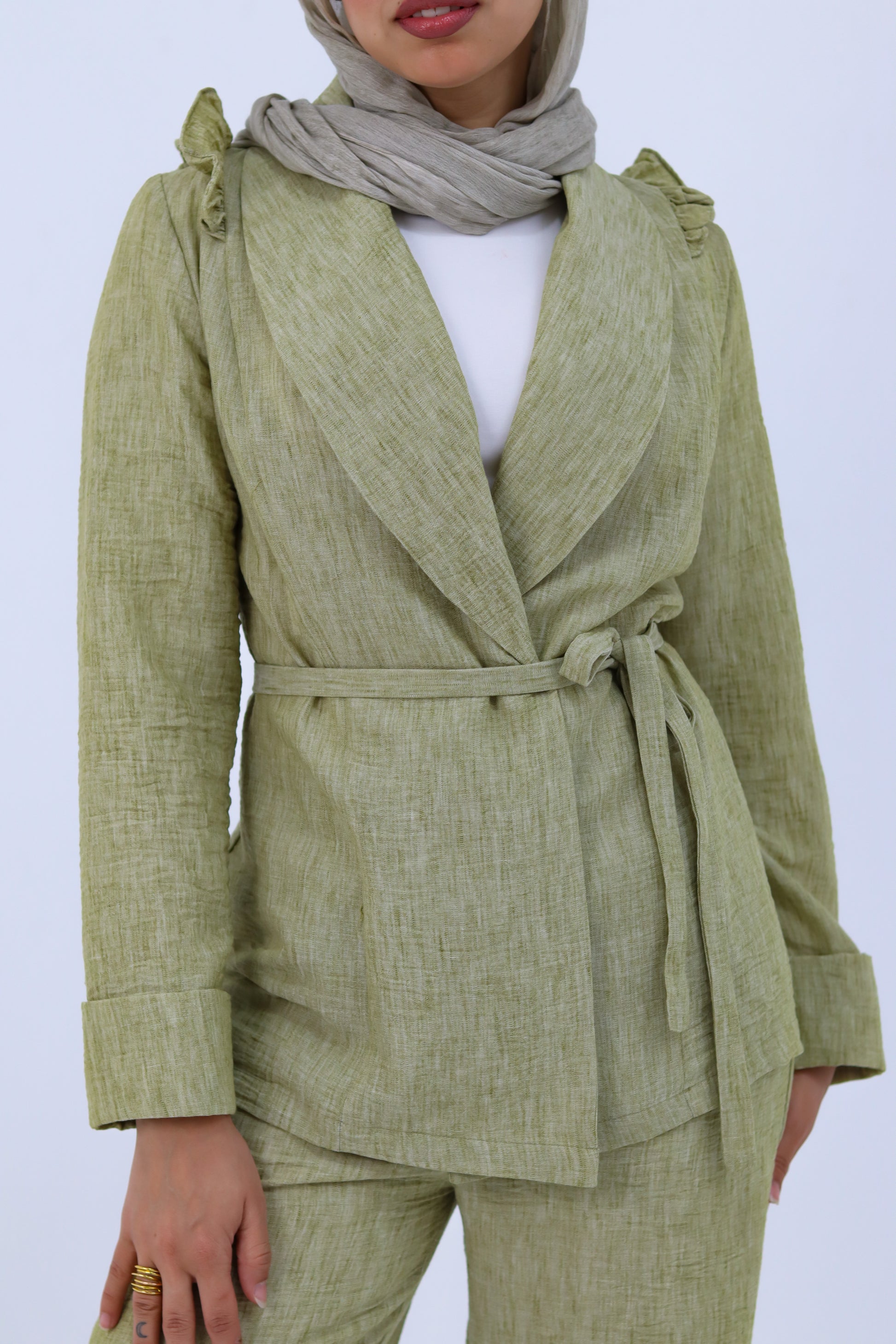 THT GIRL Roe Suit in olive green, stylish fashion ensemble featuring a fitted blazer and matching trousers.