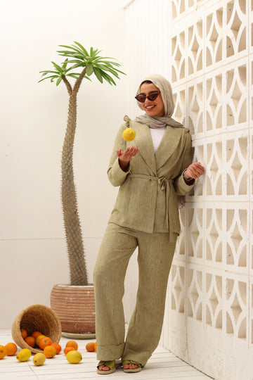 Olive Roe Suit by THT GIRL, stylish fashion ensemble featuring a tailored blazer and matching pants on a model.