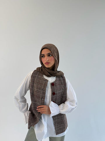 THT GIRL London vest in stylish fabric, featuring a fitted design and front button closure, displayed on a mannequin.