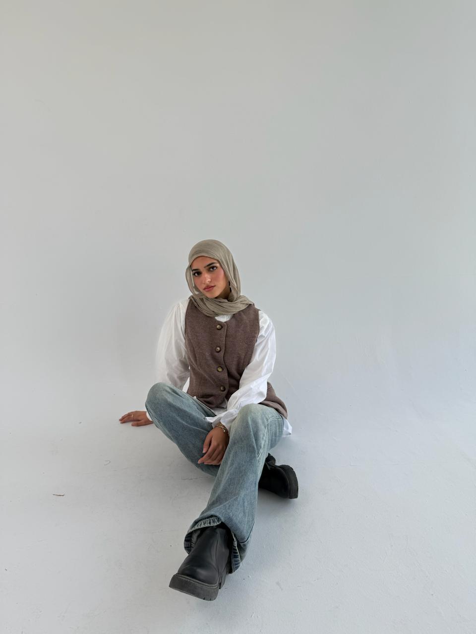 THT GIRL London Vest in stylish design, featuring a sleek, fitted look with a high collar and zip closure, ideal for casual wear